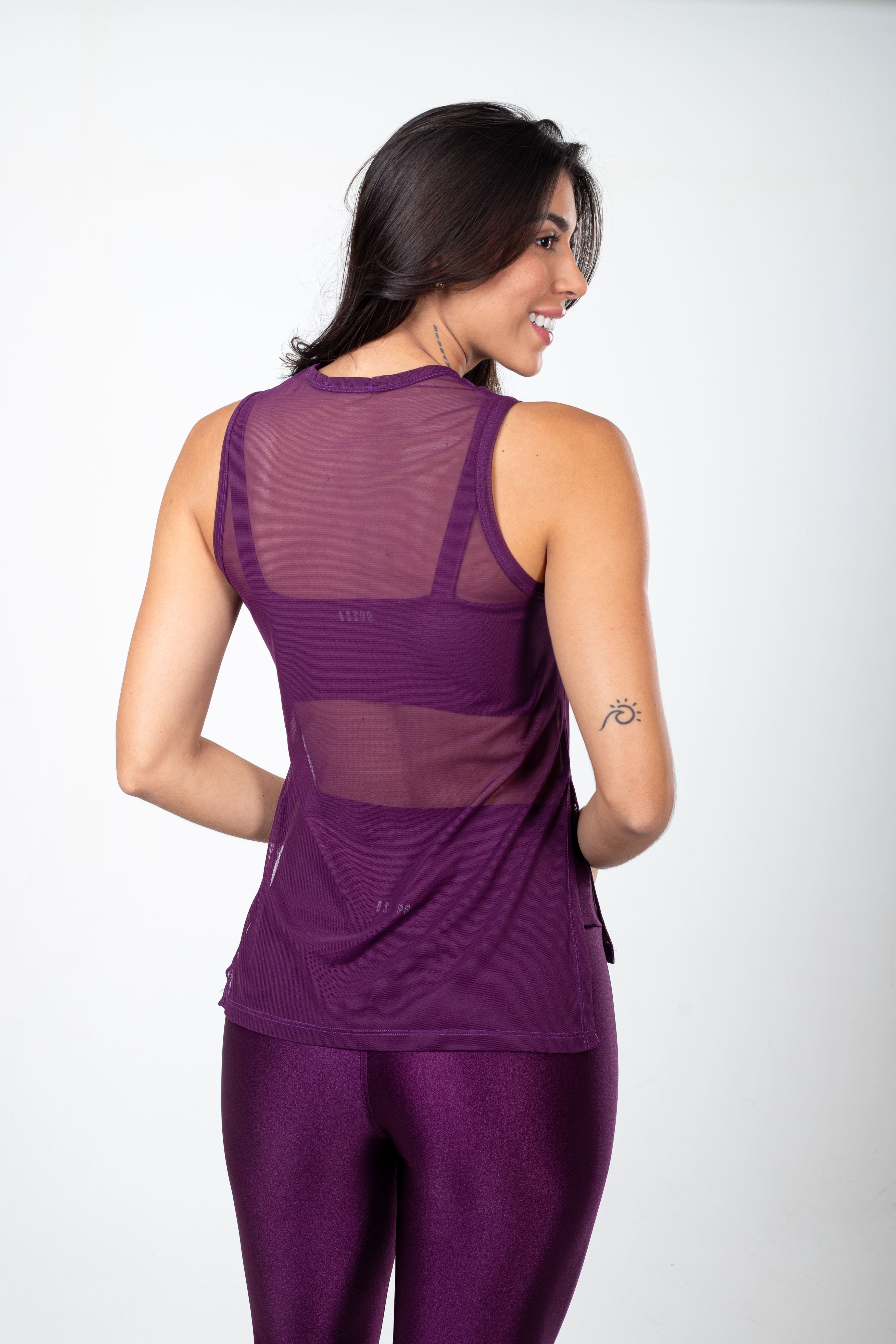 BLUSA REGATA ESSENTIAL EM TULE - UVA