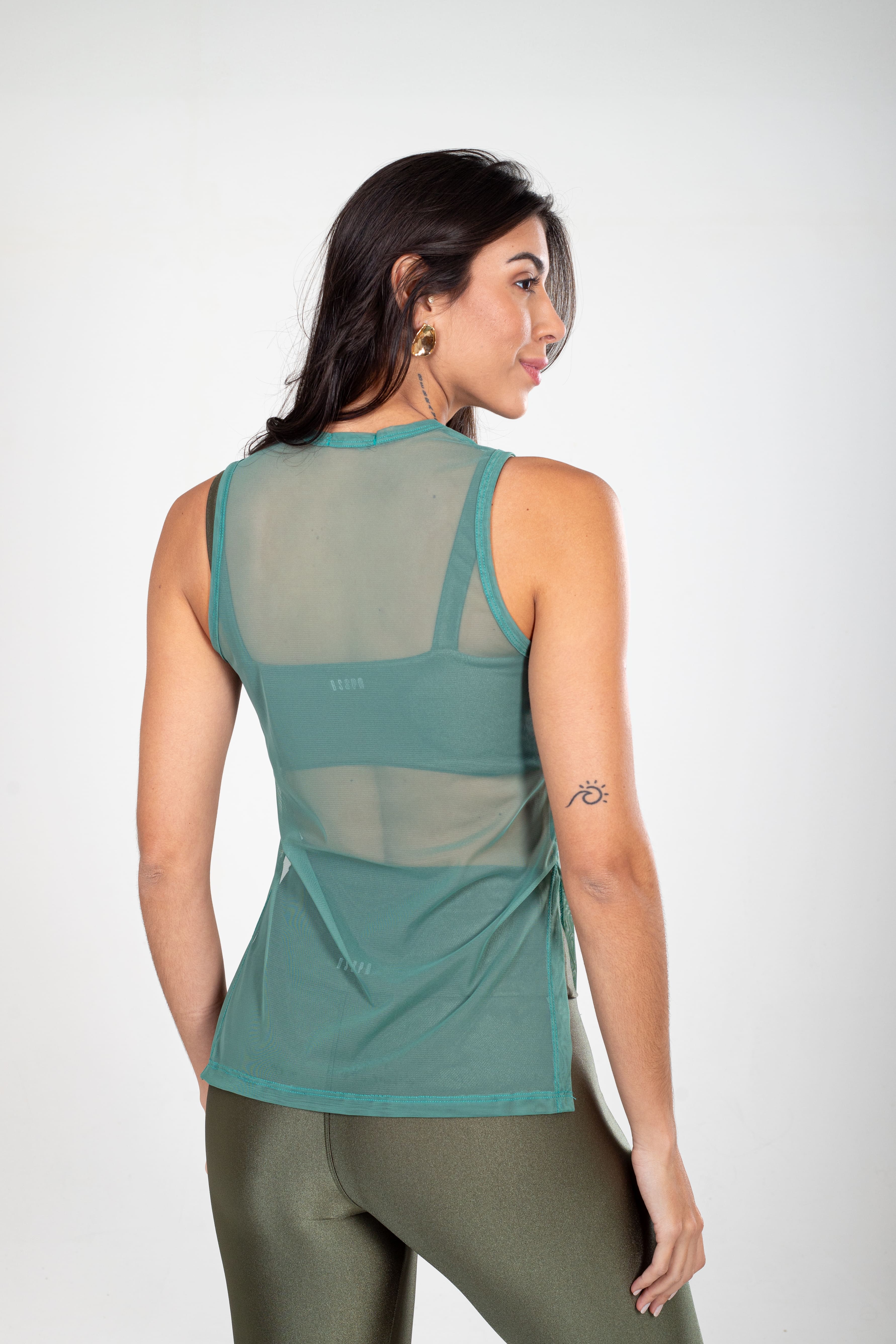 BLUSA REGATA ESSENTIAL EM TULE - CAPIM LIMÃO