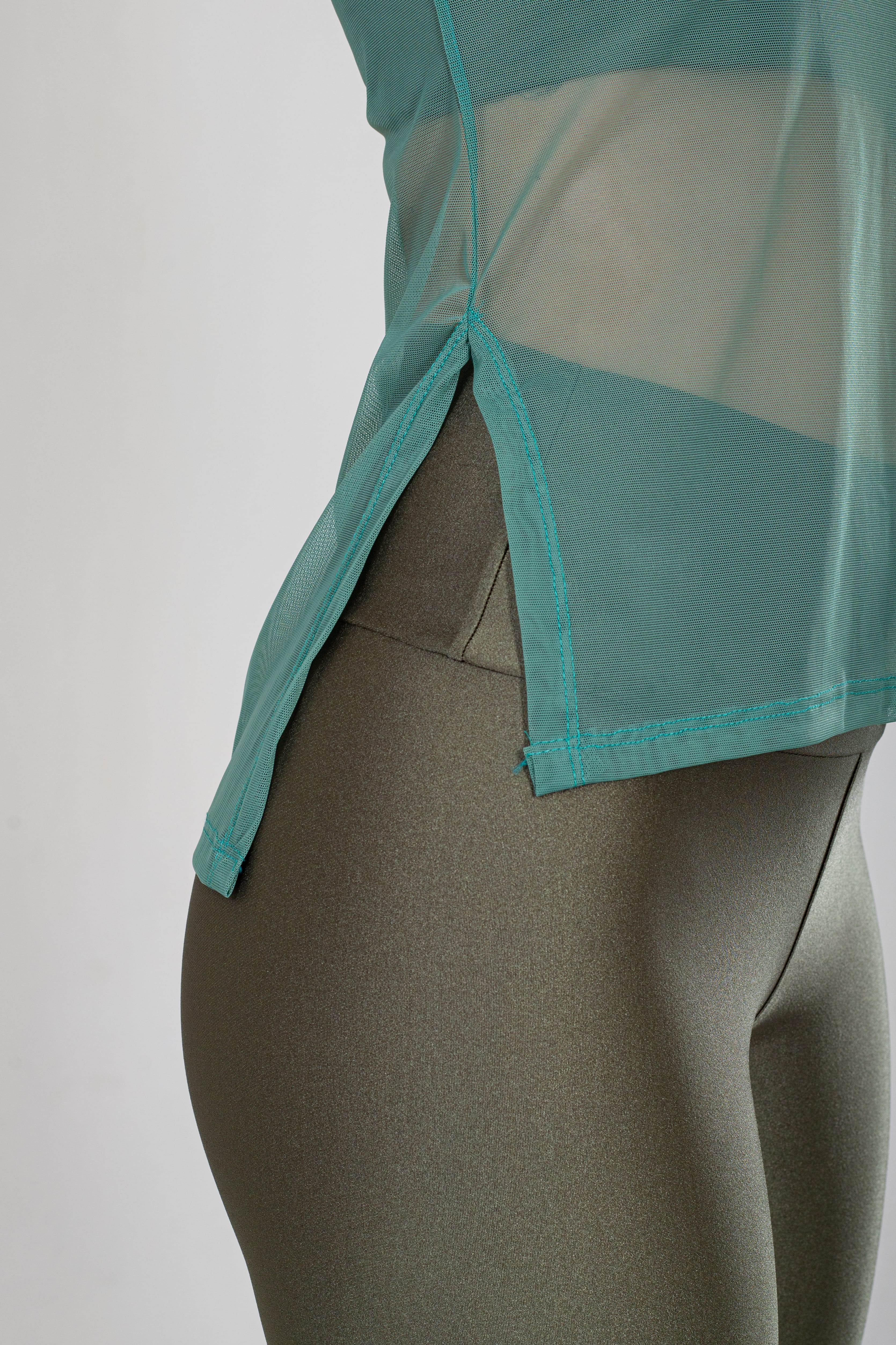BLUSA REGATA ESSENTIAL EM TULE - CAPIM LIMÃO