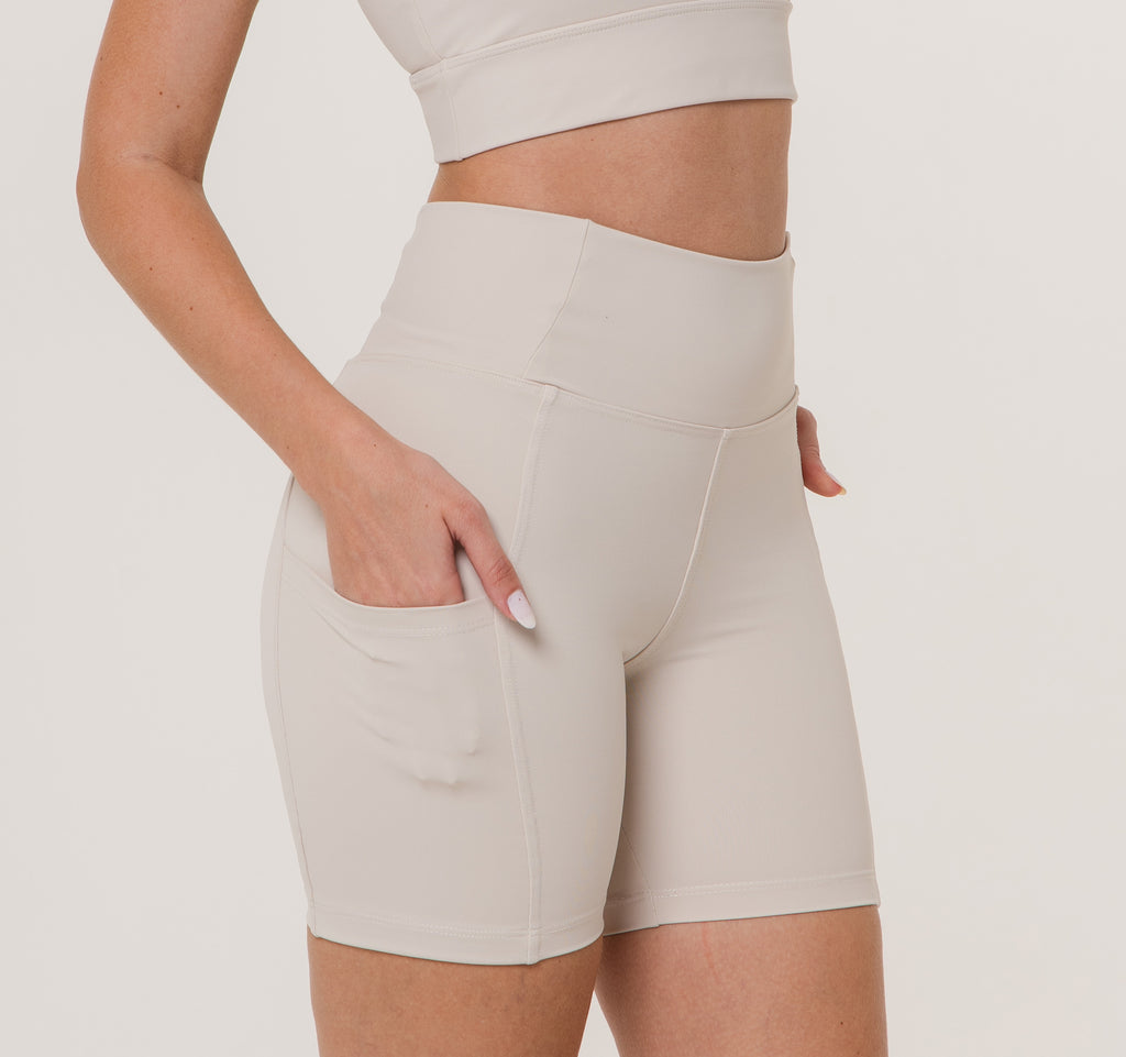 SHORT HYPER TRAINNING BOLSO LATERAL - LUNA
