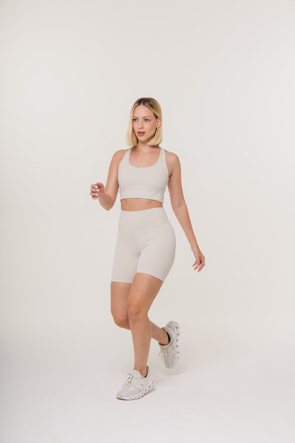 SHORT HYPER TRAINNING BOLSO LATERAL - LUNA