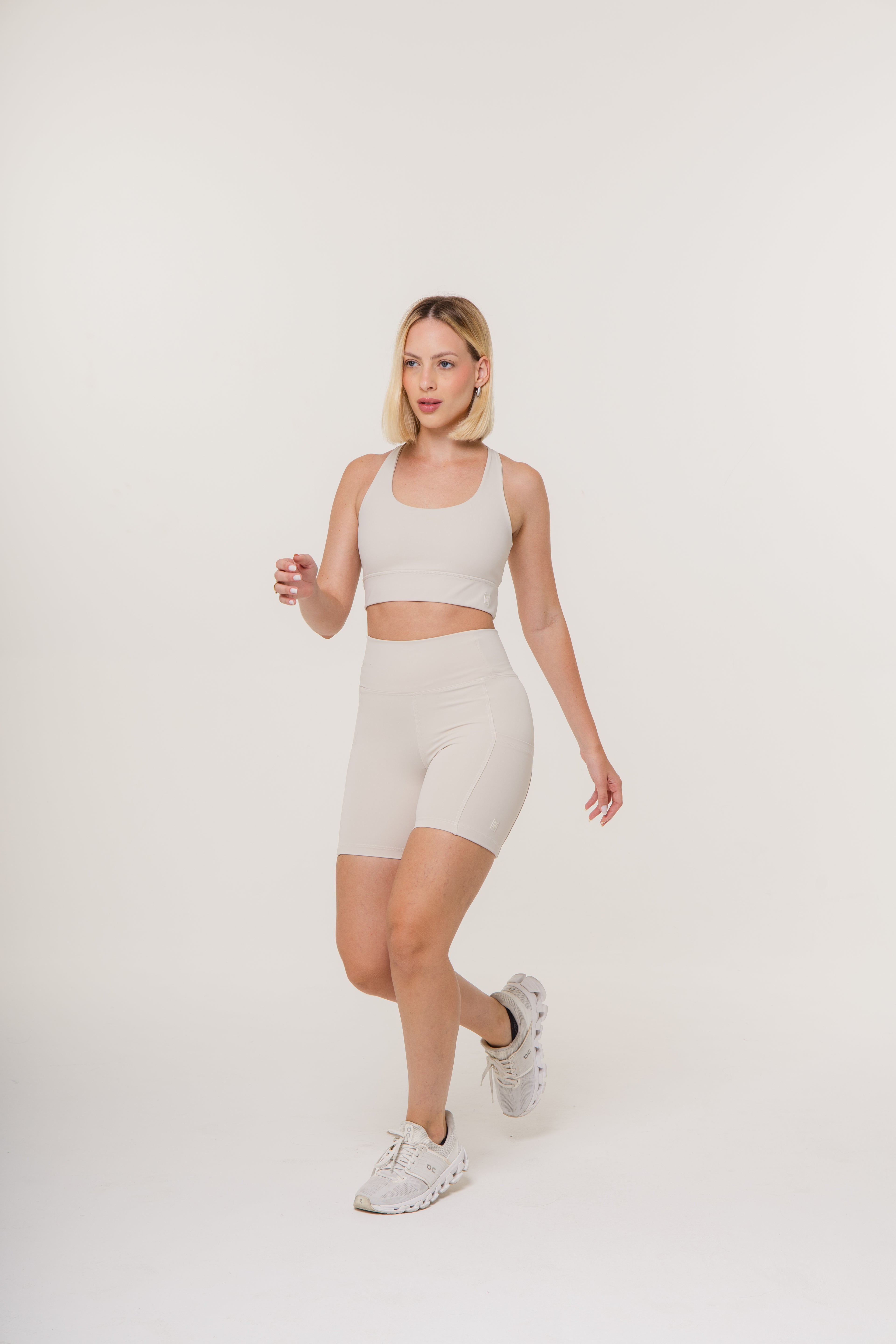 SHORT HYPER TRAINNING BOLSO LATERAL - LUNA